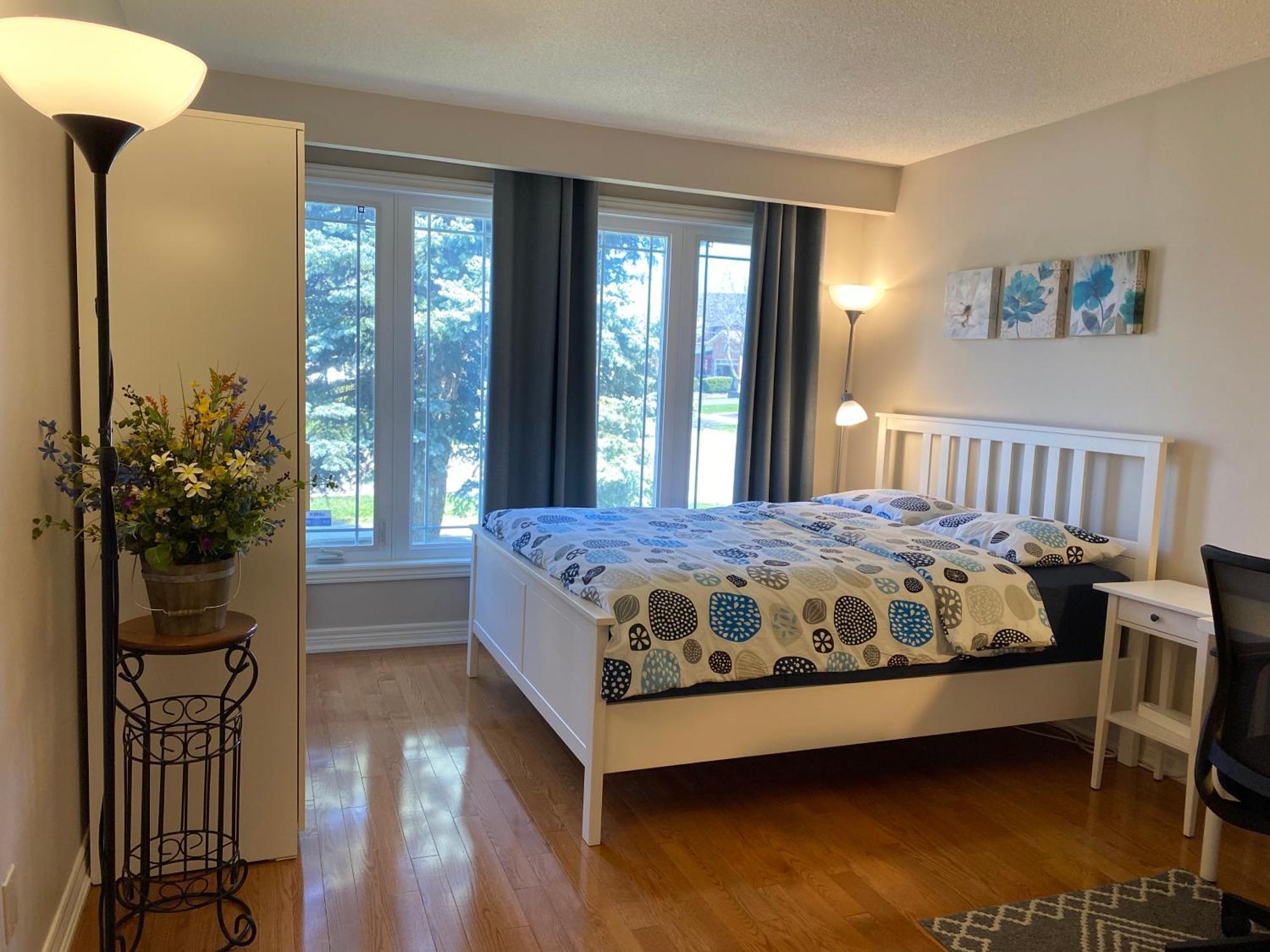 Comfort Near Toronto Airport *