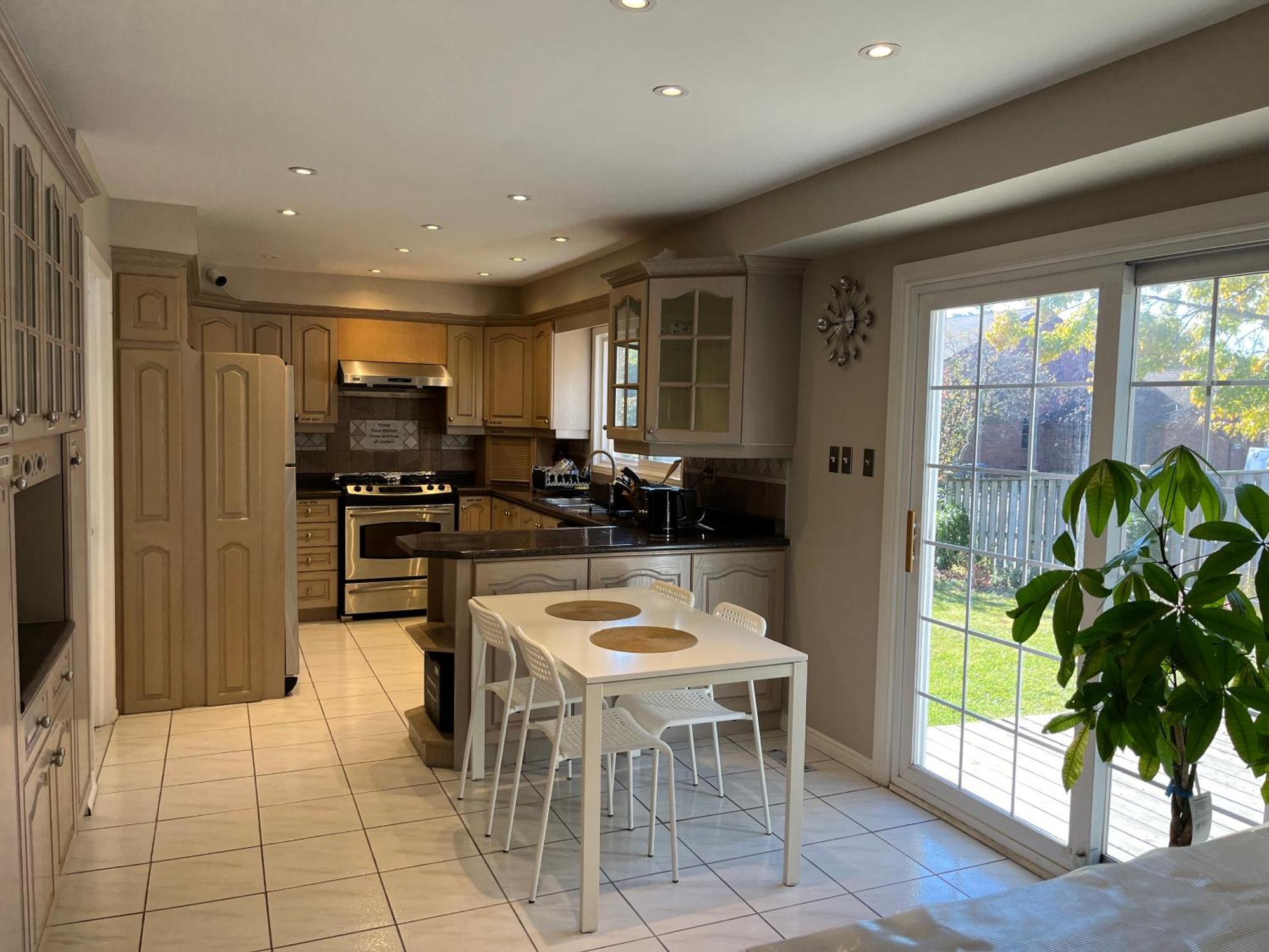 Homestay Comfort Near Toronto Airport Mississauga